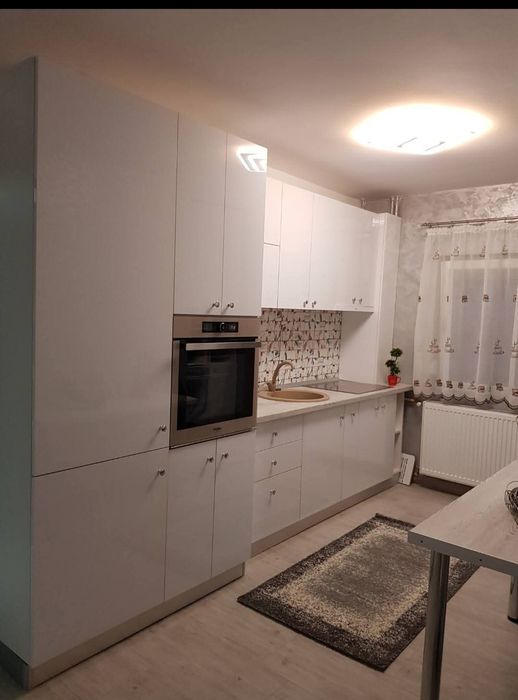 Închiriez apartament 3 camere, bucătărie, 2 bai pe strada 6 Vânători! 390 euro