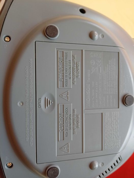 Thomson MP3 с 4 CD чейнджър