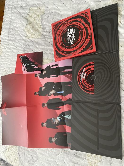Продавам kpop албум Watch out на групата Xikers