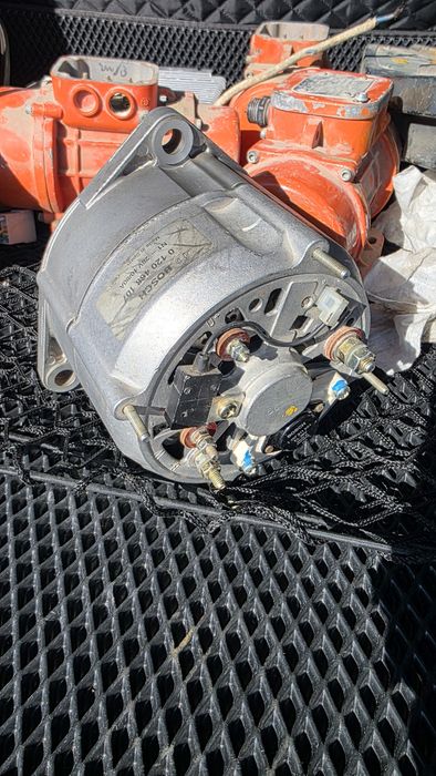 Генератор 28V BOSCH на Mercedes, Man