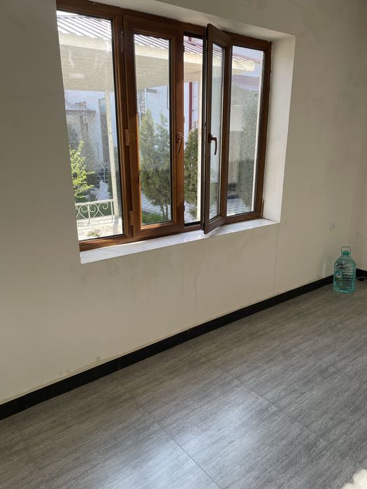 Kafe oshxona restaran arendaga beriladi yuqorichirchiqda