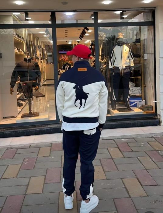 Trening barbati.Model superb și foarte rar.Calitatea luxury. Toate măr