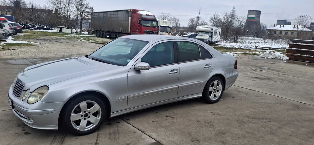 Продавам Мерцедес Е 270 CDI 177коня авангард 2004г
