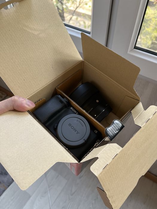 Продам Sony A6400 + Sigma 30mm f/1.4