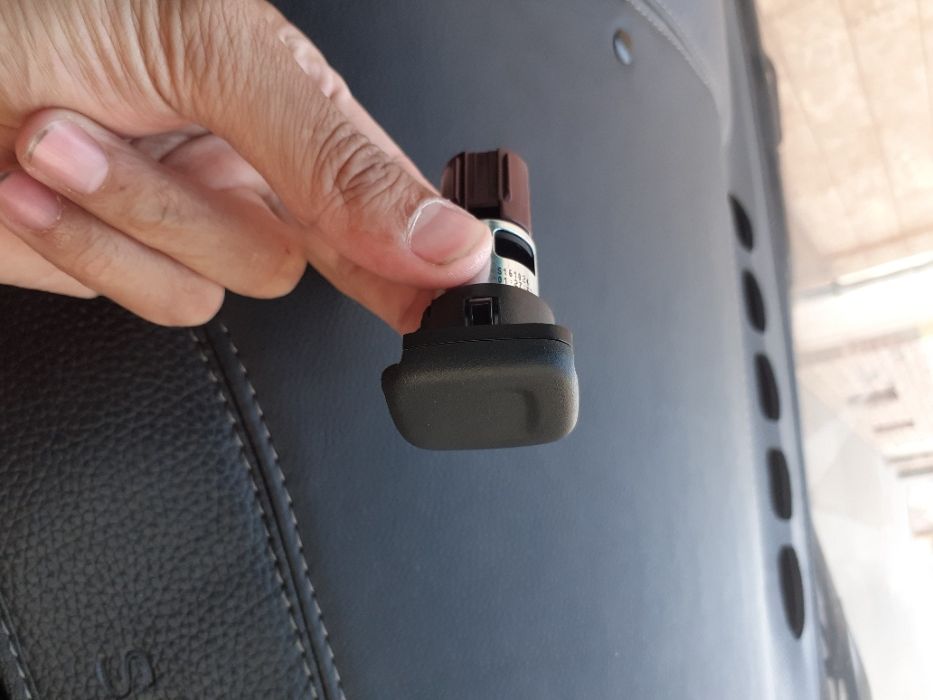 Продам гнездо прикуривателя от шевроле Malibu 2.штекер и провод компле ...