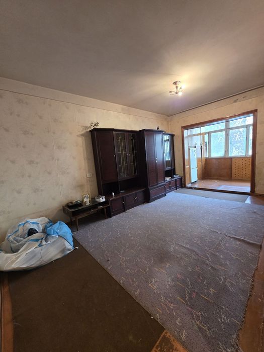 Юнусабад 12 метро Туркестан 3/1/5 балкон 2х6м