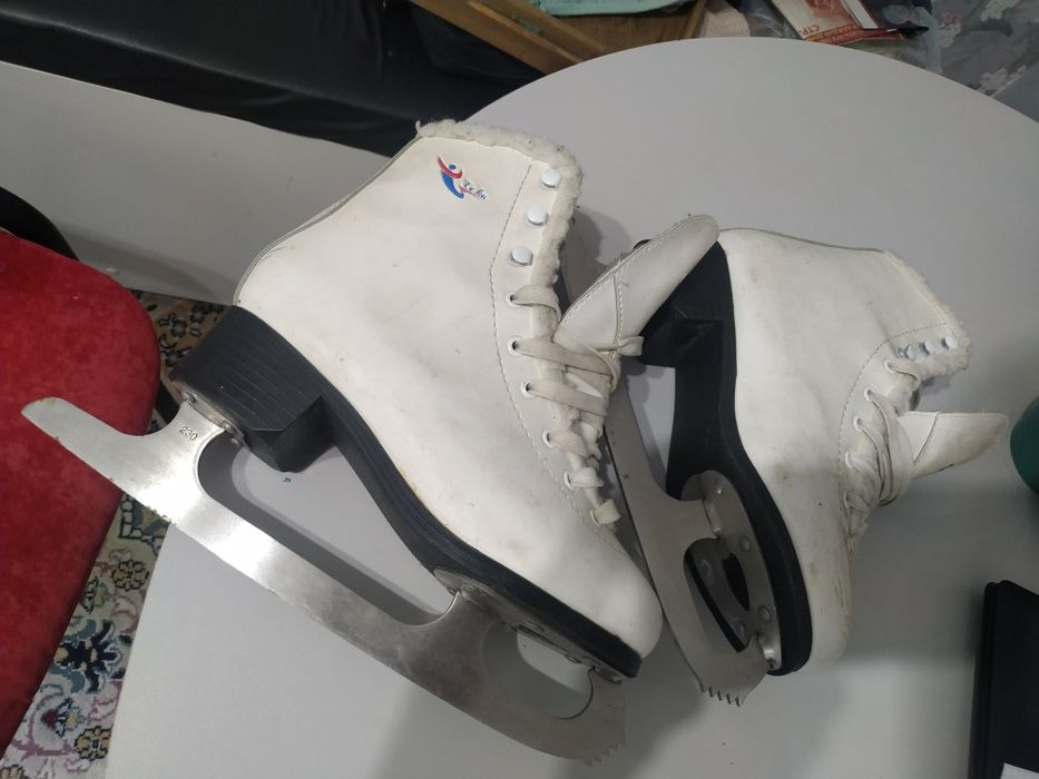 Коньки 36 размер для фигурного катания