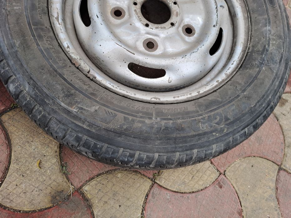Vand 2 cauciucuri cu jante umflate 195/70 R15 C