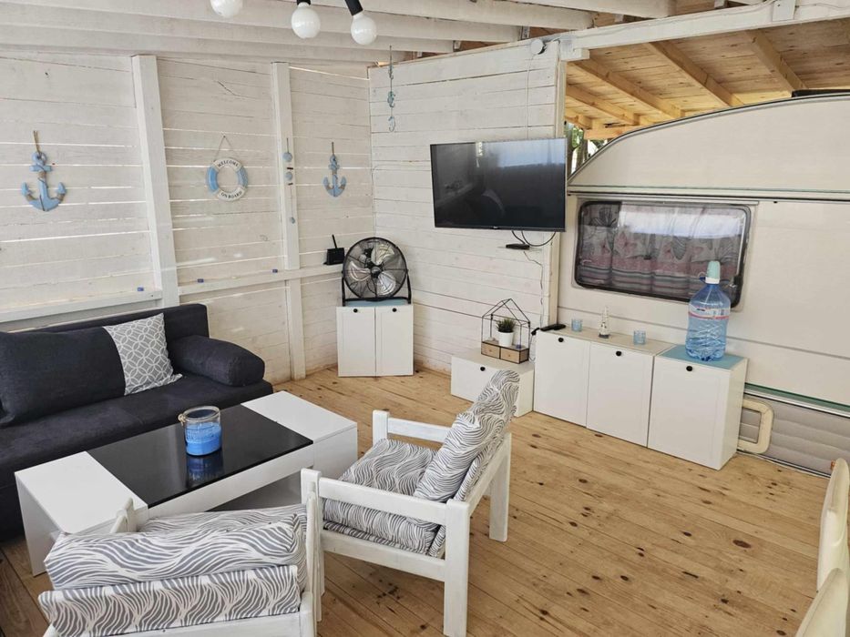 Каравана къмпинг китен