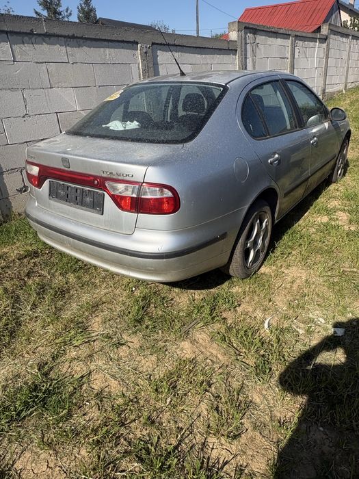Dezmembrez Seat Toledo 1.6 benzina an 2003