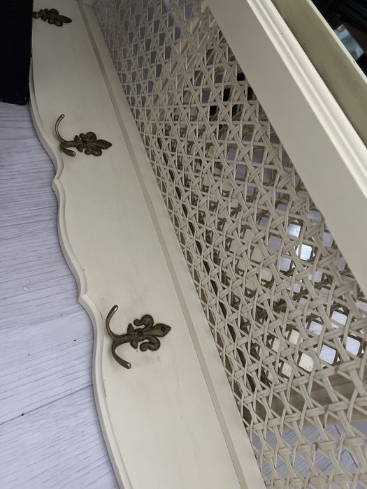 Зеркало с вешалкой