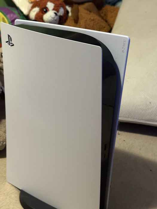 Consola PlayStation 5 (PS5) cu controller - Pachet Complet