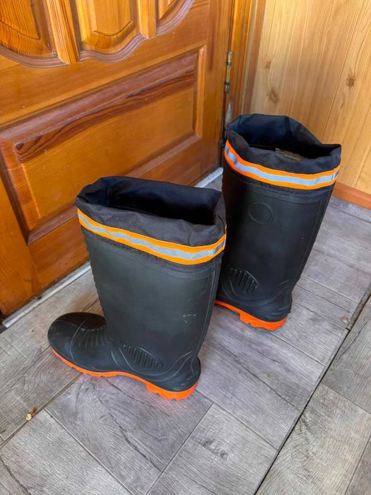 Продам сапоги резиновые мужские