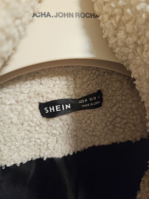 Дамско топло елече с пухкава подплата