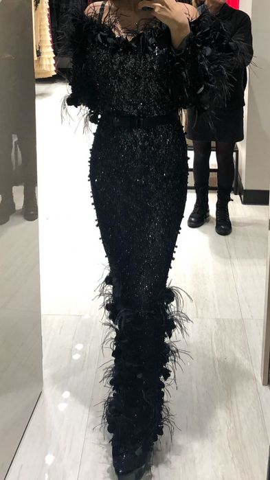 Официална рокля с пера и ръкави