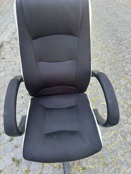 Офис стол - черен