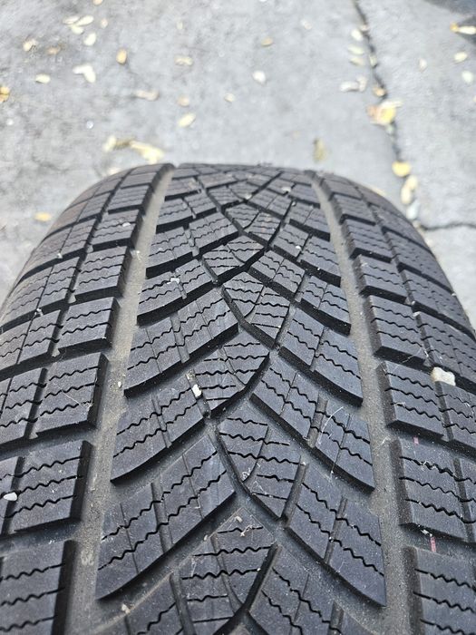 anvelope iarna Goodyear Ultragrip Performance