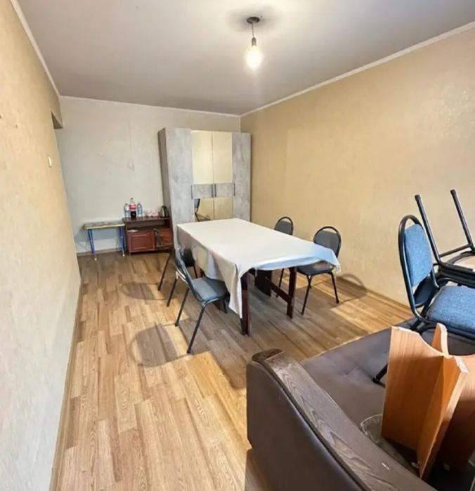 продам 1-ком. 5мкр. 31кв. 2-этаж