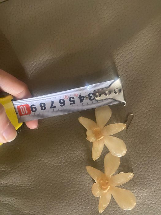 Обеци ръчна изработка истинска орхидея цвят крем