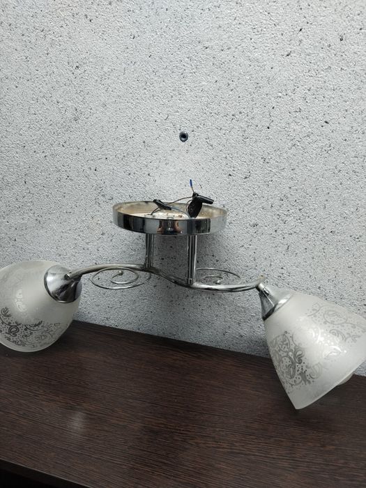 Продам люстру . Цена 1 600 тенге