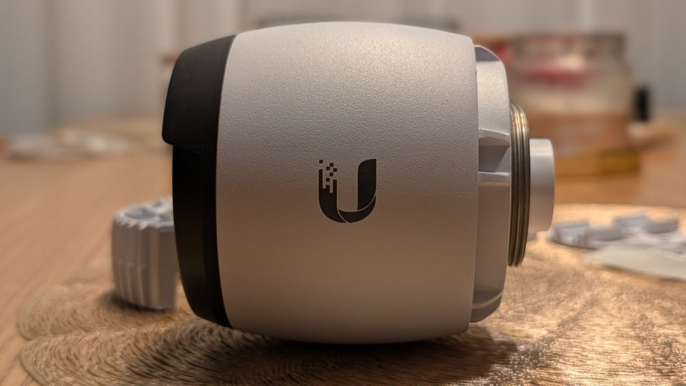 Cameră Ubiquiti UniFi Protect G4 Pro (UVC-G4-PRO) - 4K, Zoom optic 3X