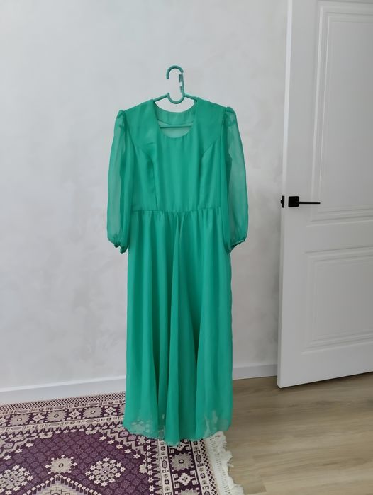 Очень красивое платье для мероприятий, а отличном состояний