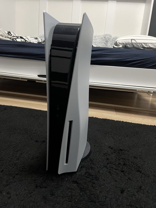 PlayStation 5 Disc Edition – Stare impecabilă (utilizat ocazional)