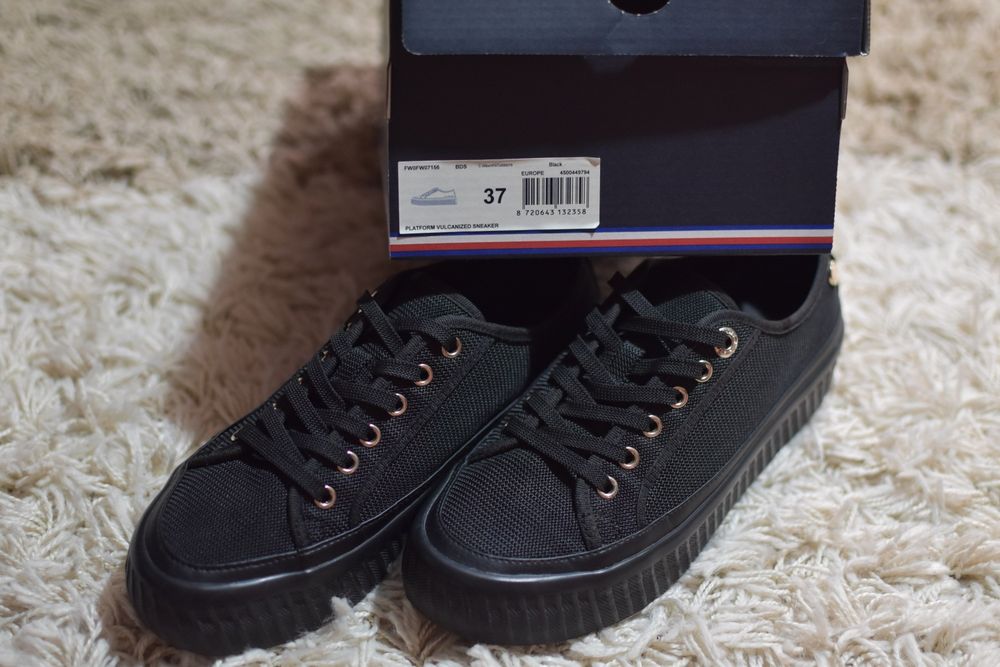 Adidași Tommy Hilfiger