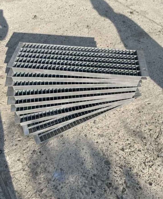 Trepte zincate pentru scări