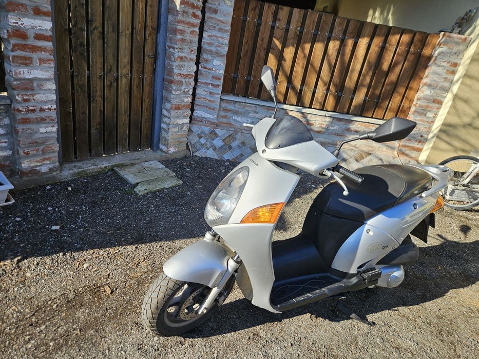 Vand Scooter 125 c Honda JF07