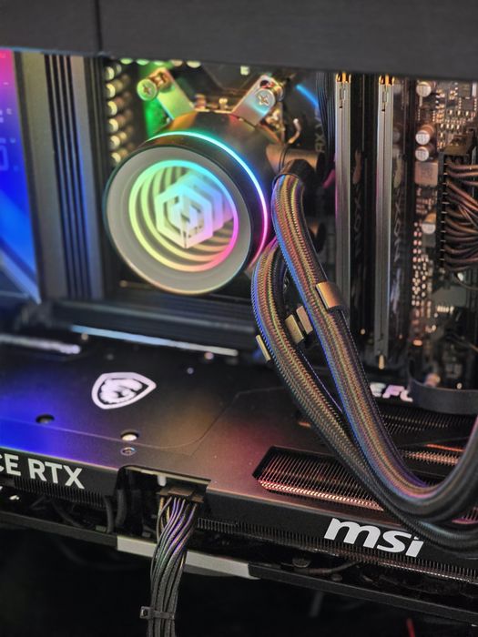 Pc Gaming Ryzen 7 9800X3D ,RTX 5070TI , 32GB DDR5 , 2TB