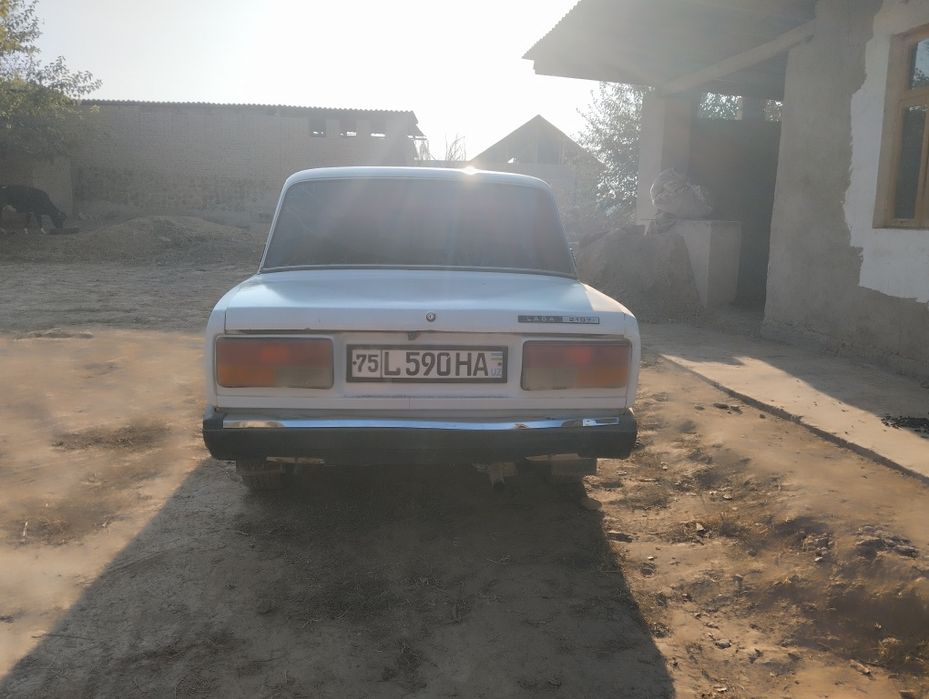 Lada 2107 sotiladi