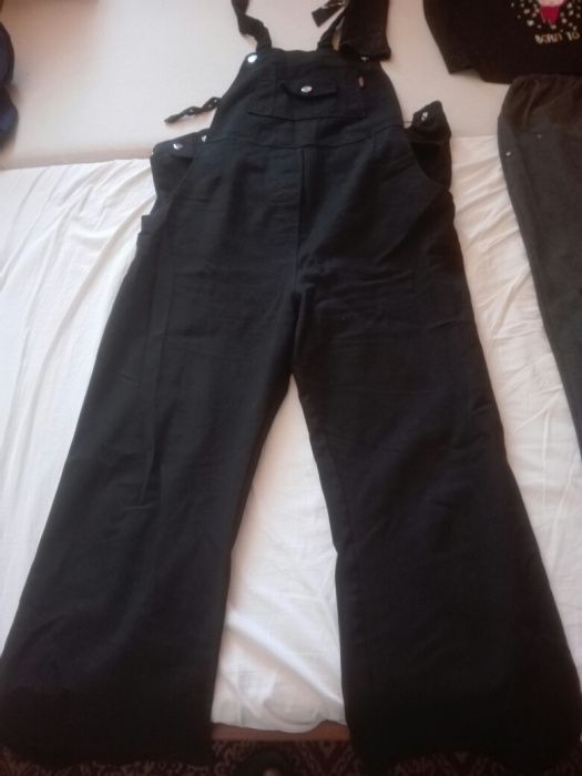 Дрехи за бремени майки.