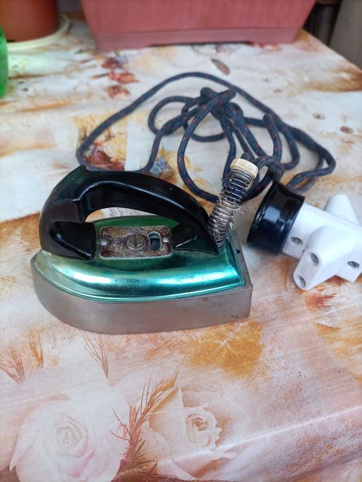 Стара мини туристическа ютия