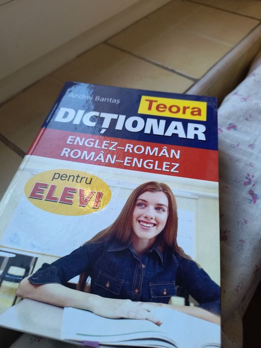 Vând dicționare și cărți de limba engleză noi-nouțe