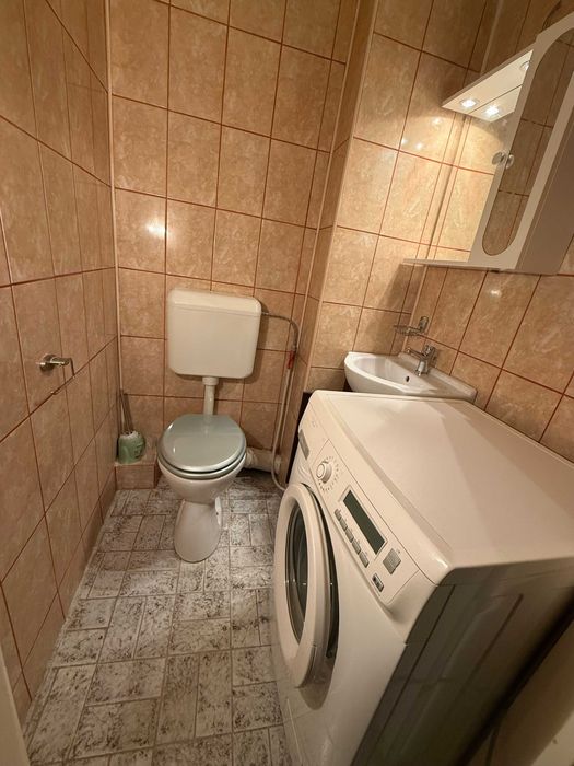 Proprietar închiriez apartament 4 camere decomandat, Prima închiriere