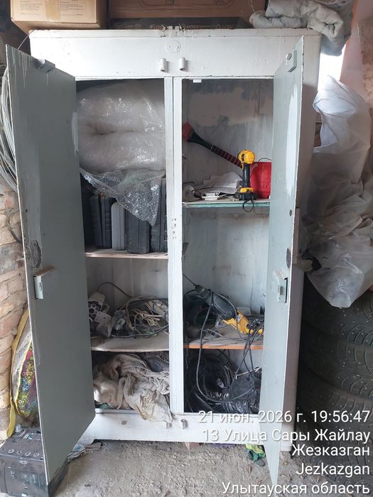 Продам сейф металлический