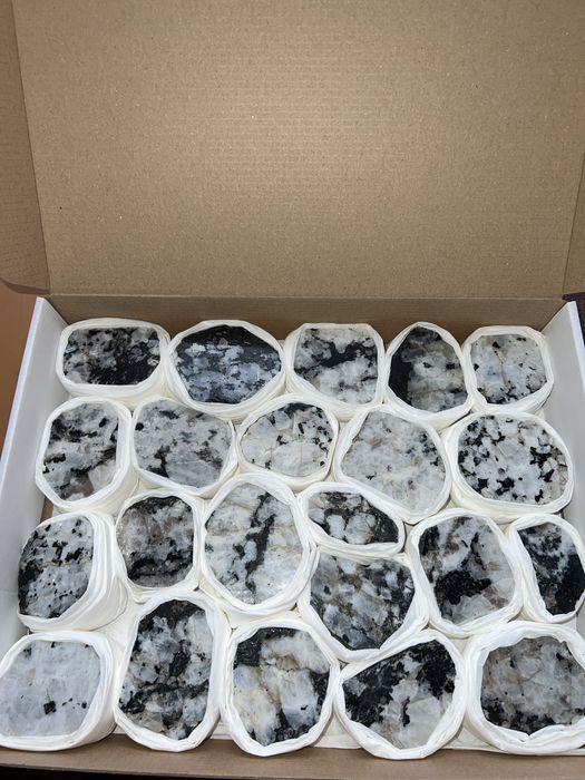 Кутия лунен камък