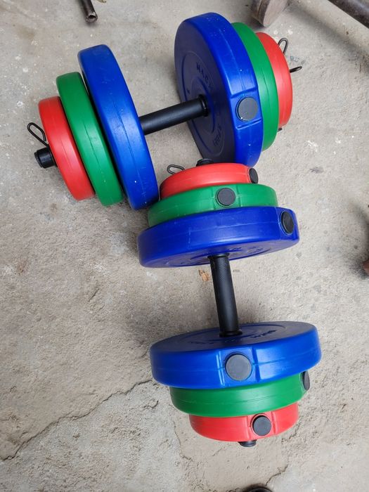 Срочно продаётся гантели хороший  пара по 18кг кг.