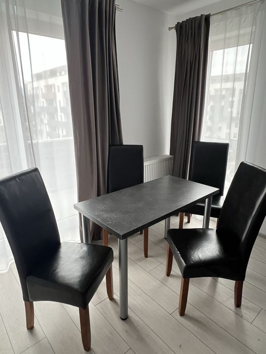 Masa 4 persoane + 4 scaune incluse