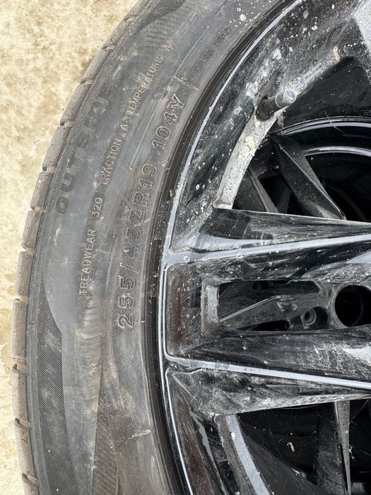 Гуми Империал 245-45-19 Година 2024 карани са 2 месеца