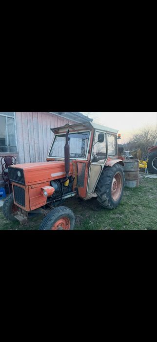 Tractor universal 445