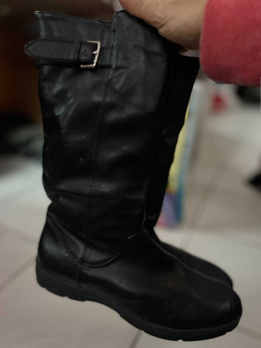 детски боти обувани по 1 път, номер 34 и 35 (едни 33ти номер)