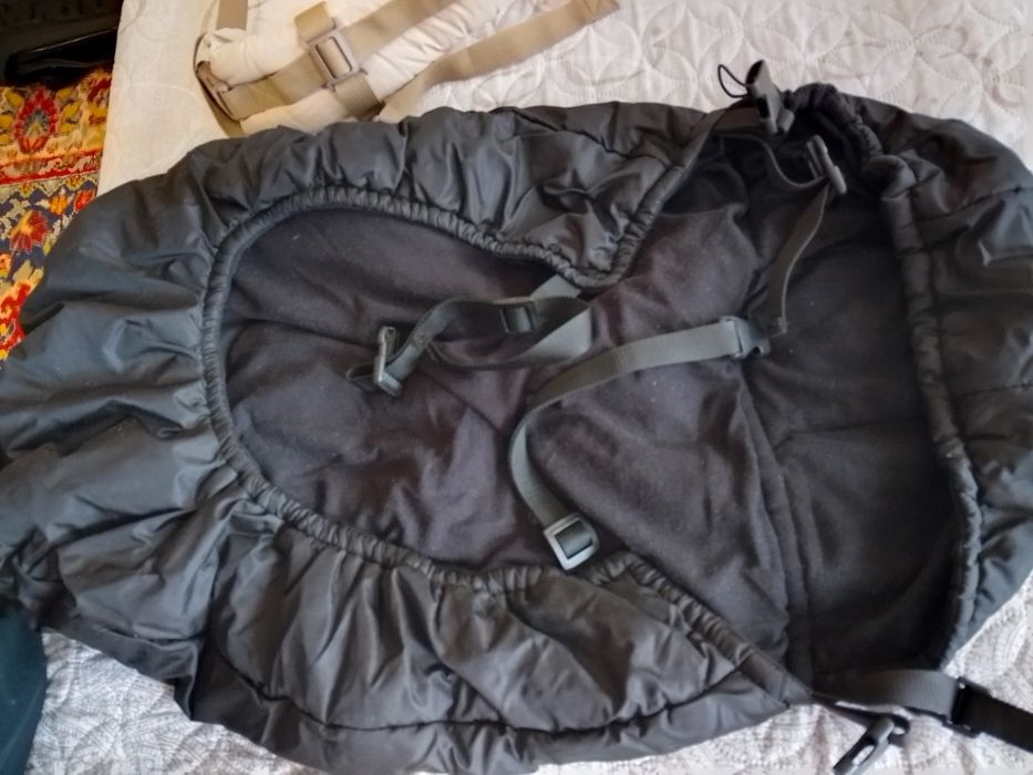 Раница за носене на бебе + топло поларено чувалче за раница