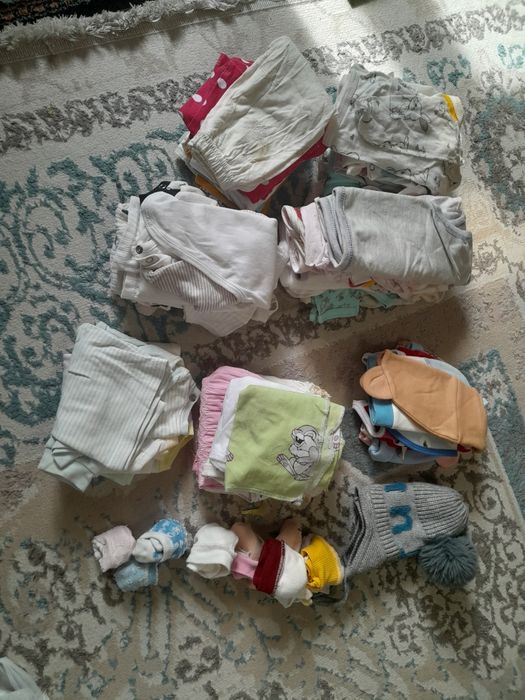 Отдам даром новорождённые вещи