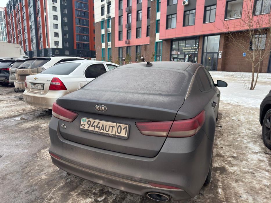 Машина киа К5 2016 года