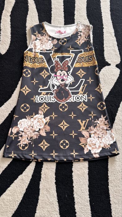 Rochie model deosebit pentru varsta de 7-8 ani in stare perfecta!