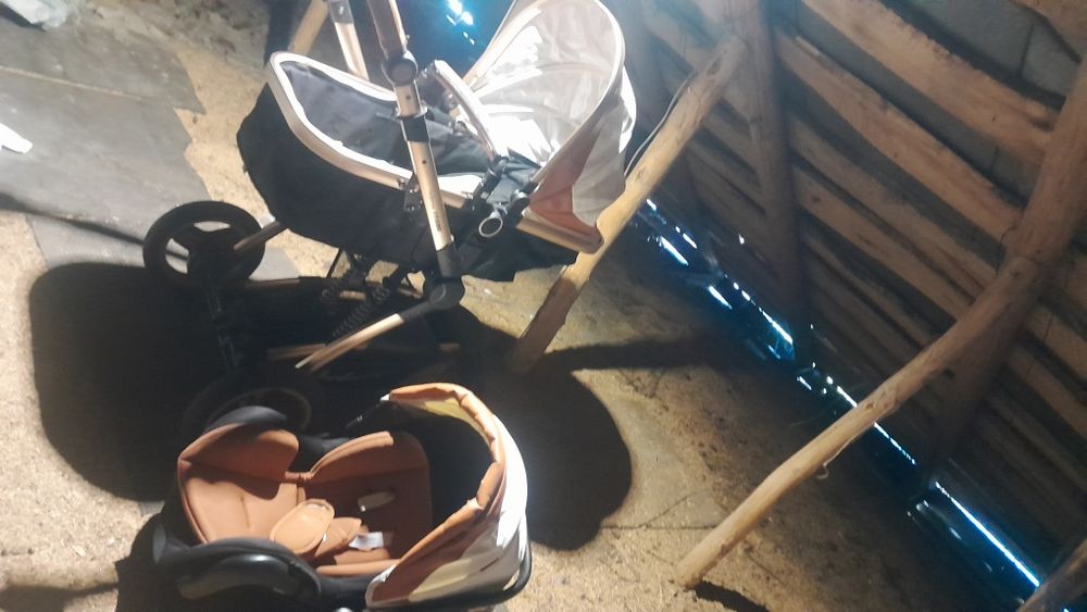 Продам детскую коляску с автолюлькой