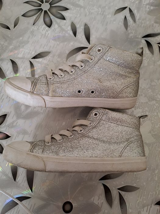 Кеды для девочки.