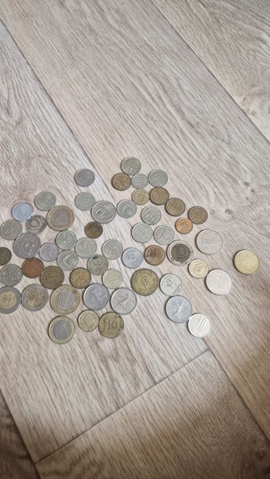 Продам монетки разные
